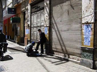 shoeshine boy La Paz Bolivia